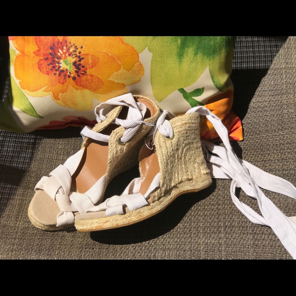 Tan, white, woven espadrilles ✨
